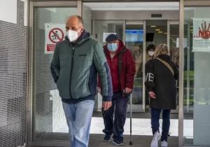 Descenso en la incidencia de gripe en España mientras la "tripledemia" persiste