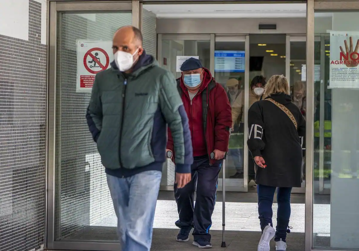 Descenso en la incidencia de gripe en España mientras la "tripledemia" persiste