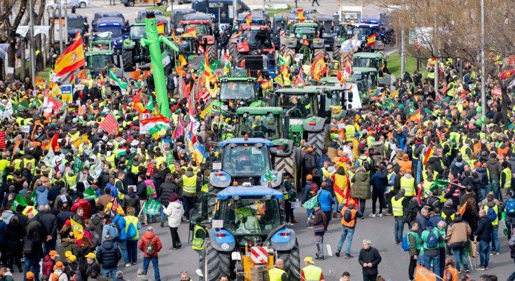 Agricultores bloquean el centro de Madrid y marchan por mejora en la PAC