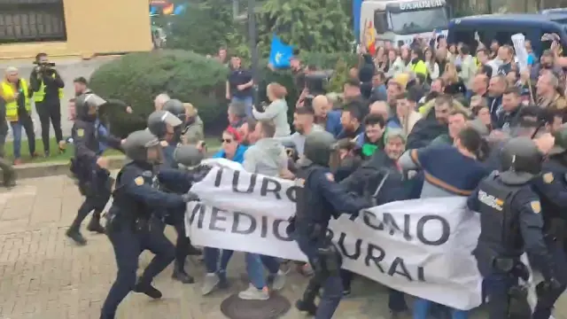 Agricultores enfrentan a la Guardia Civil y preparan colapso de Madrid