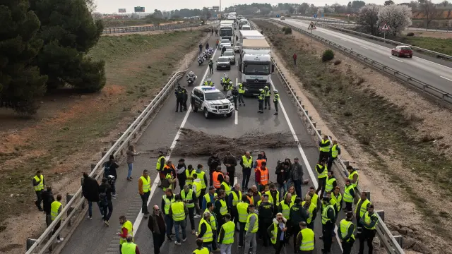 Agricultores y ganaderos amenazan con llevar protestas a las calles de Madrid