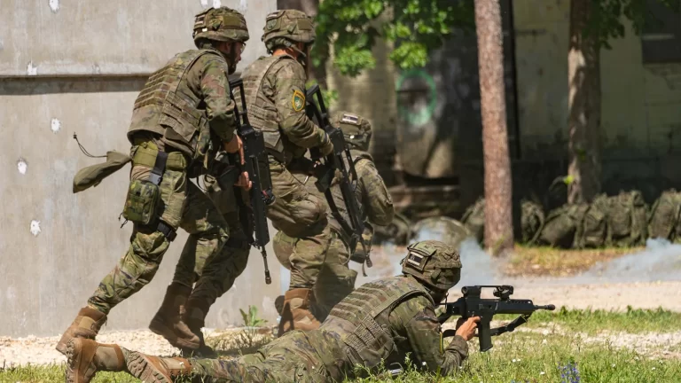 Militares exigen reconocimiento de su profesión como de riesgo
