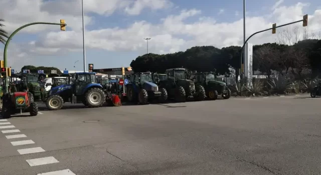 Reunión entre Gobierno y Agricultores en España en medio de protestas y bloqueos