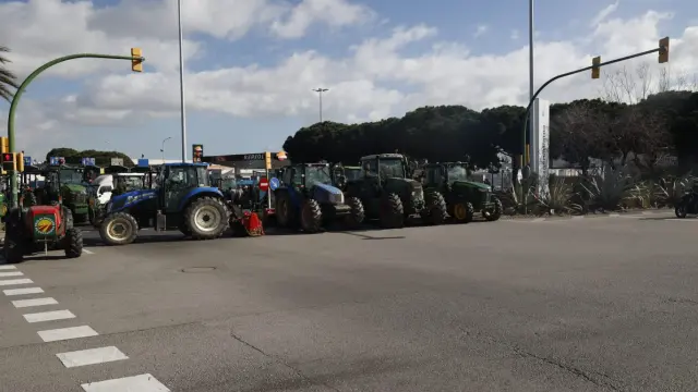 Reunión entre Gobierno y Agricultores en España en medio de protestas y bloqueos