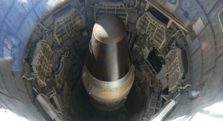 La OTAN evalúa activar su arsenal nuclear ante amenazas de Rusia y China