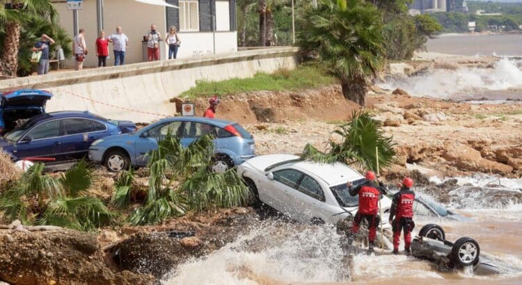 Hallan varios cadáveres tras inundaciones en Valencia provocadas por lluvias torrenciales