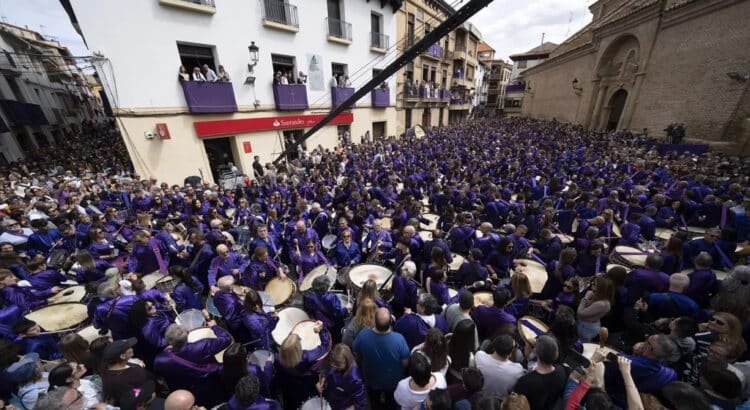 Calanda vive su tradicional ‘Rompida de la Hora’ con especial recuerdo a Buñuel