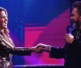 Lucero recibe emotivo homenaje por sus 45 años de carrera