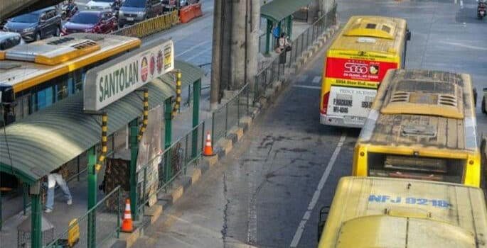 Vía de autobús de España a Quezon Avenue