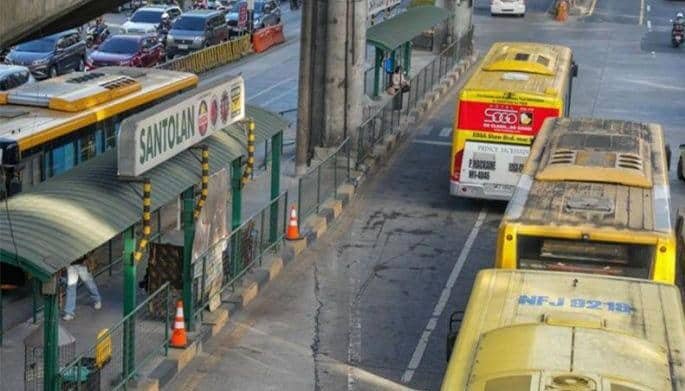 Vía de autobús de España a Quezon Avenue
