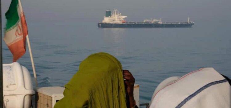 Dos barcos petroleros colisionan en mar Omán