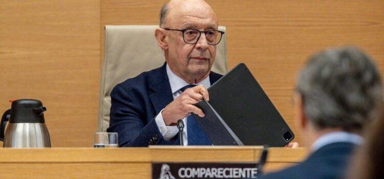 La Guardia Civil investiga el posible desvío de fondos al extranjero del despacho de Montoro