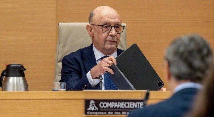 La Guardia Civil investiga el posible desvío de fondos al extranjero del despacho de Montoro