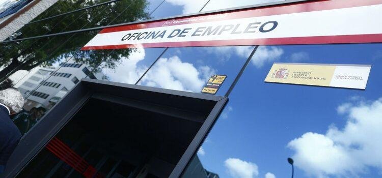 España supera por primera vez los 22 millones de ocupados y el paro cae al 10,29%, la menor tasa desde 2008