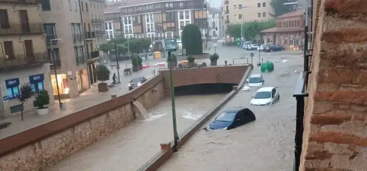 La DANA deja los primeros estragos en España: 10 comunidades están en aviso por fuertes tormentas y granizo