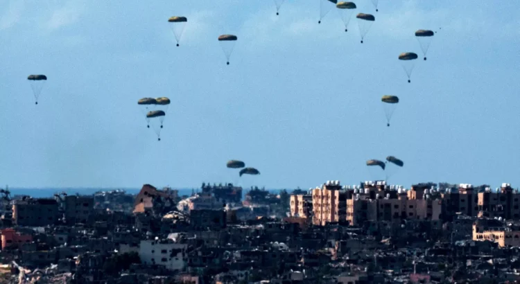 España lanza con éxito 5.500 raciones de comida en Gaza: 12 toneladas para ayudar a 11.000 personas