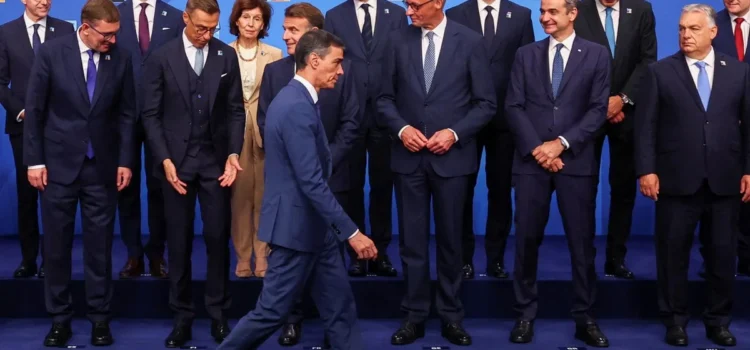 La gestión exterior de Sánchez aparta a España del bloque europeo