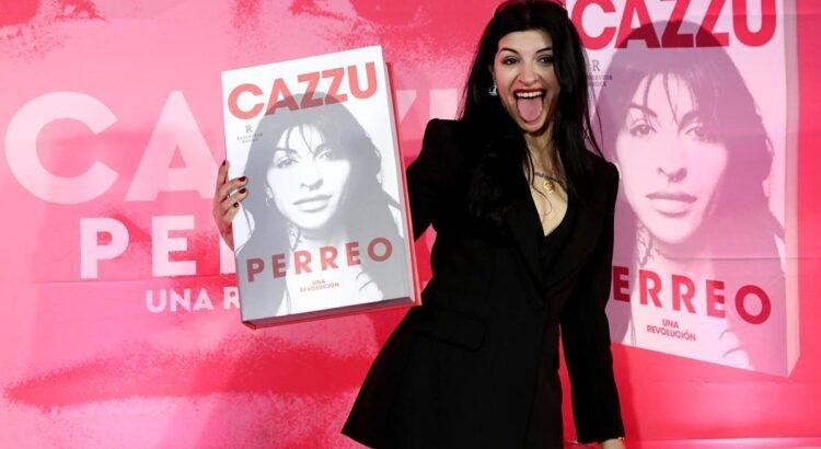 Cazzu presenta en México libro que revoluciona con “feminismo” la música y el perreo