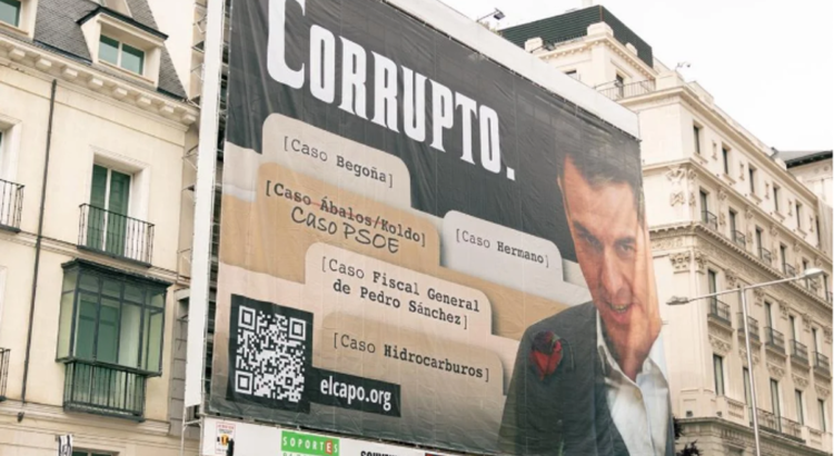 Sánchez ejercerá la acusación particular por la lona que colgó Hazte Oír con su cara frente al Congreso