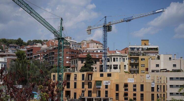 La compraventa de viviendas sube un 18% en junio y encadena doce meses al alza