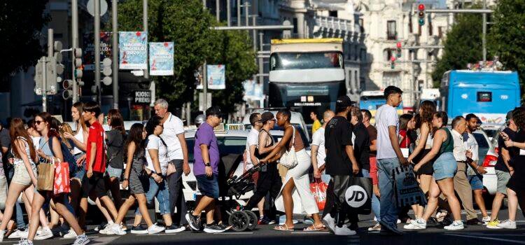 España alcanza un récord histórico de población impulsada por la inmigración: ya son 49,3 millones de habitantes
