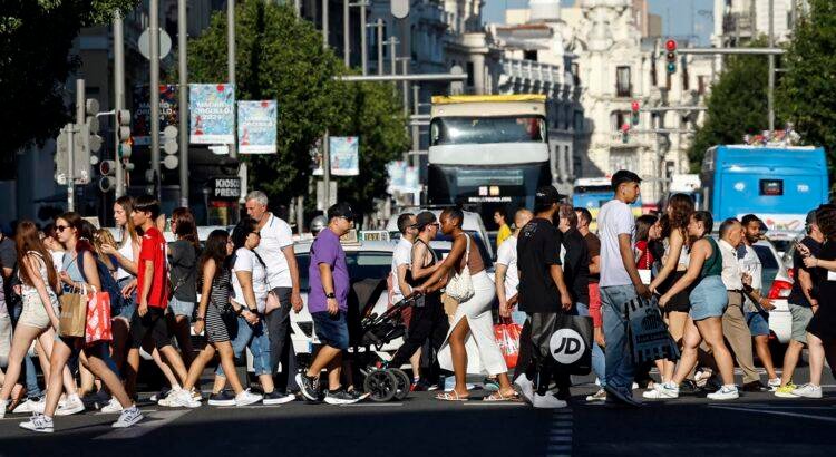 España alcanza un récord histórico de población impulsada por la inmigración: ya son 49,3 millones de habitantes