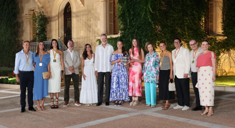 La Familia Real al completo recibe en Marivent a la sociedad civil balear: del debut de la Princesa y la Infanta al cambio de etiqueta