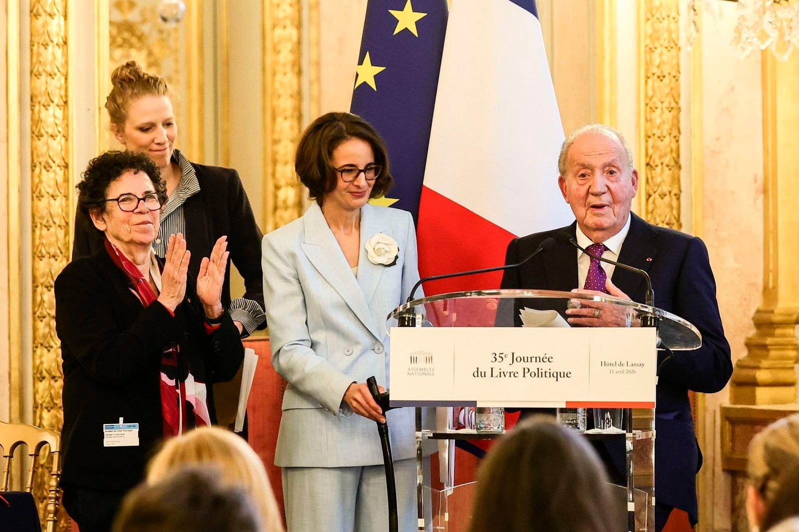 Juan Carlos I recibe un premio por sus memorias en la Asamblea Nacional francesa: “Nadie es profeta en su tierra”