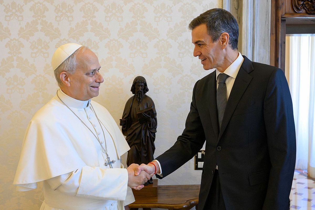 Sánchez resalta su “sintonía” con el papa tras una inédita reunión previa al viaje de León XIV