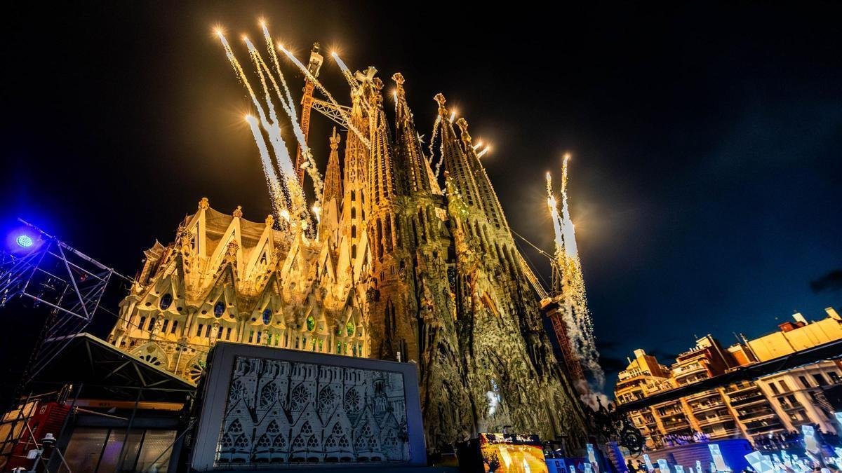 León XIV corona la Sagrada Familia como “signo de unidad y concordia”