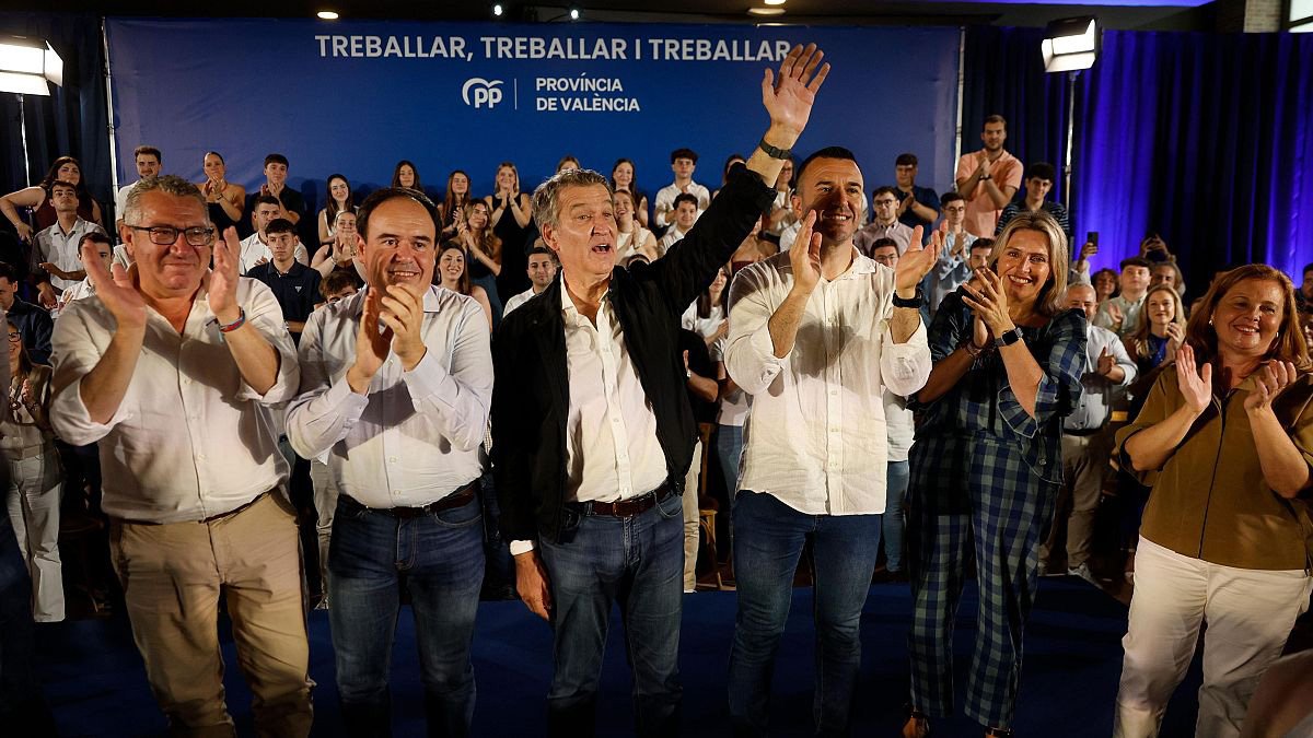 Feijóo ve en Zapatero “el faro moral de Sánchez” y su “joya de la corona”