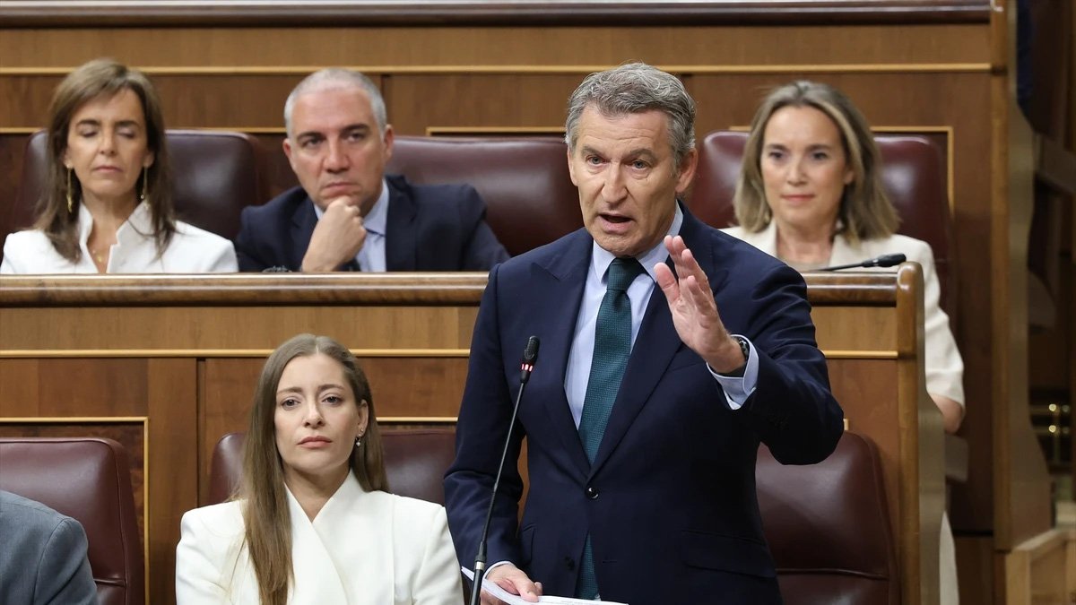 Feijóo acusa a Sánchez de “ingeniería electoral” y de “fabricar votantes” mediante la Ley de Nietos