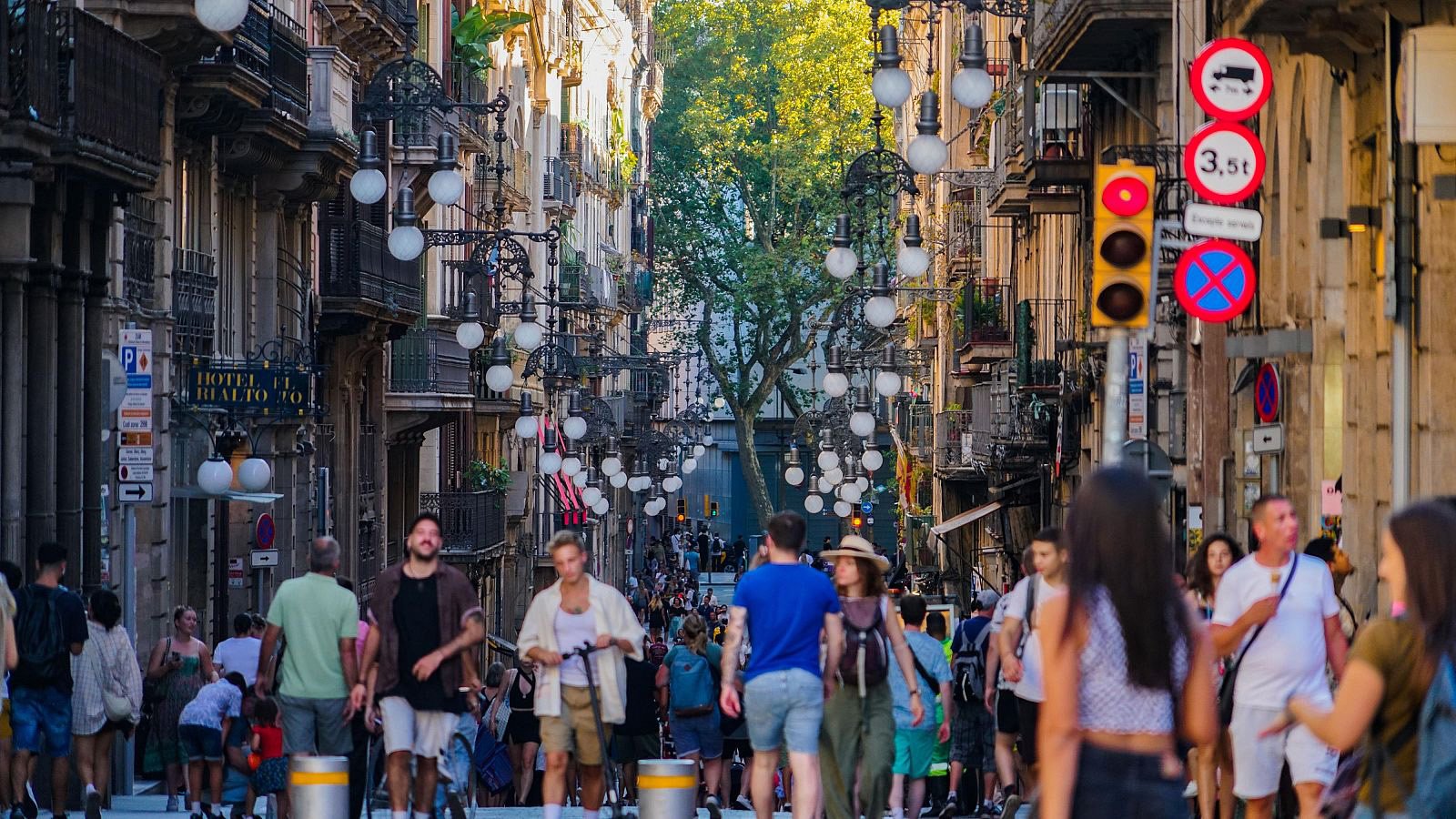 La población de España alcanzaría los 54,6 millones de personas en 2051