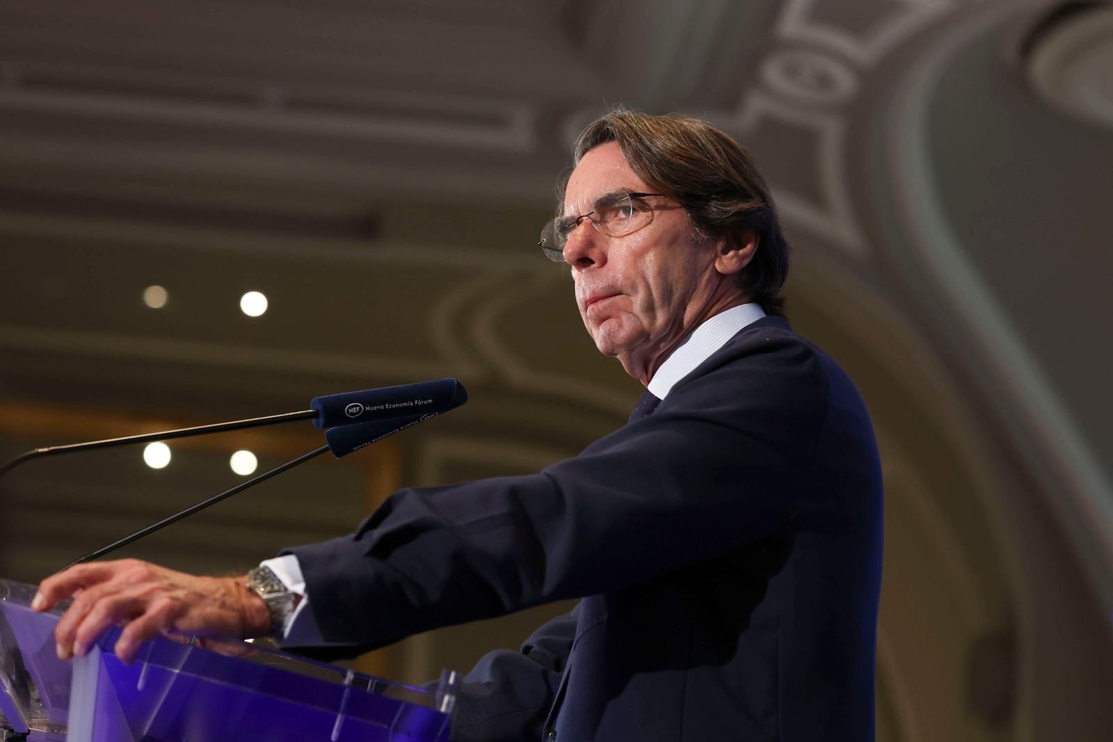 Aznar llama a construir una “amplia mayoría centrada” para “derribar” el “muro” de Sánchez
