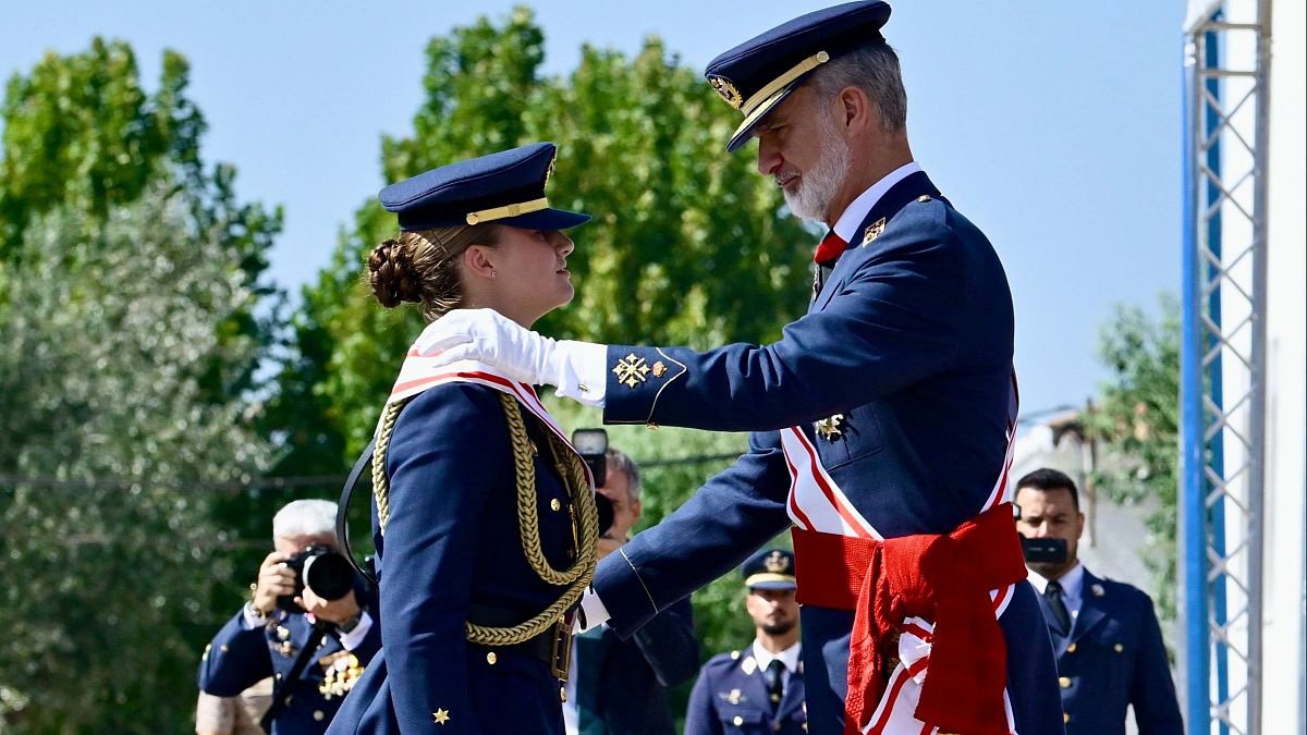 La princesa Leonor recibe la Gran Cruz del Mérito Aeronáutico en un acto marcado por el incendio de Los Gallardos