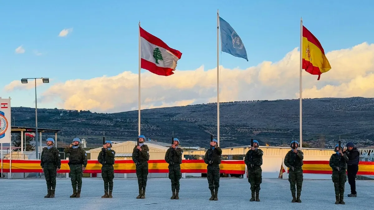 Robles visita a los cascos azules de Líbano en el 20 aniversario de la participación española en la misión