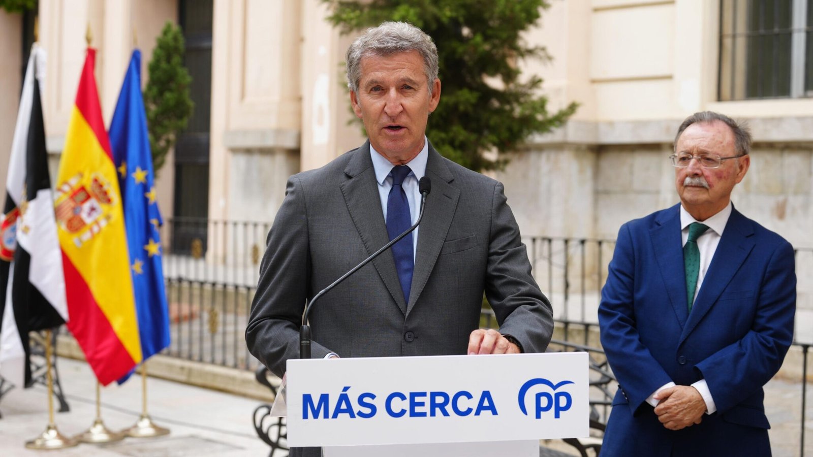 Feijóo advierte al Gobierno de que “todo se sabrá” y acusa a sus socios de ser “la marca blanca de esta decadencia”
