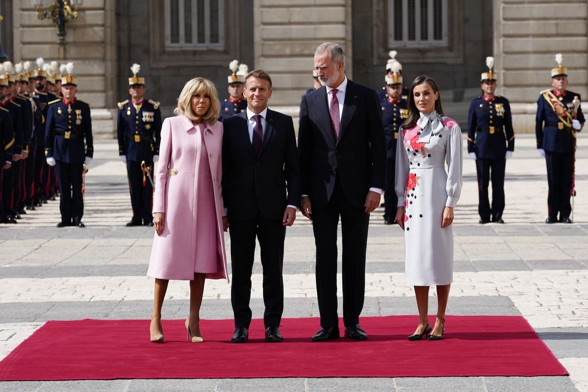 Reciben los reyes de España a Emmanuel Macron en su primera visita de Estado
